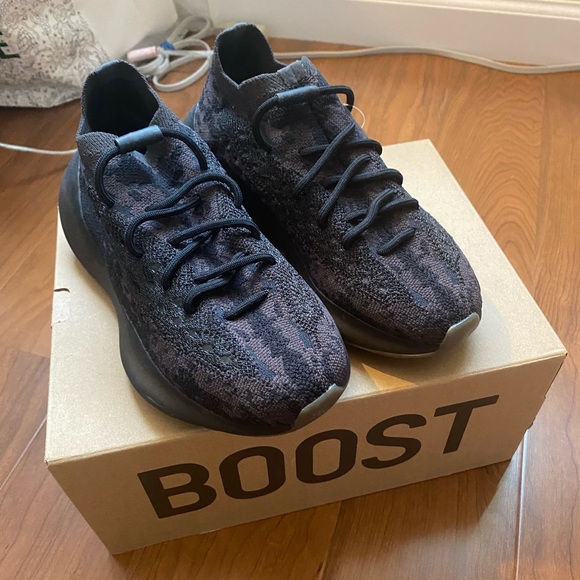 Yeezy 380 Onyx 5.5 NEW